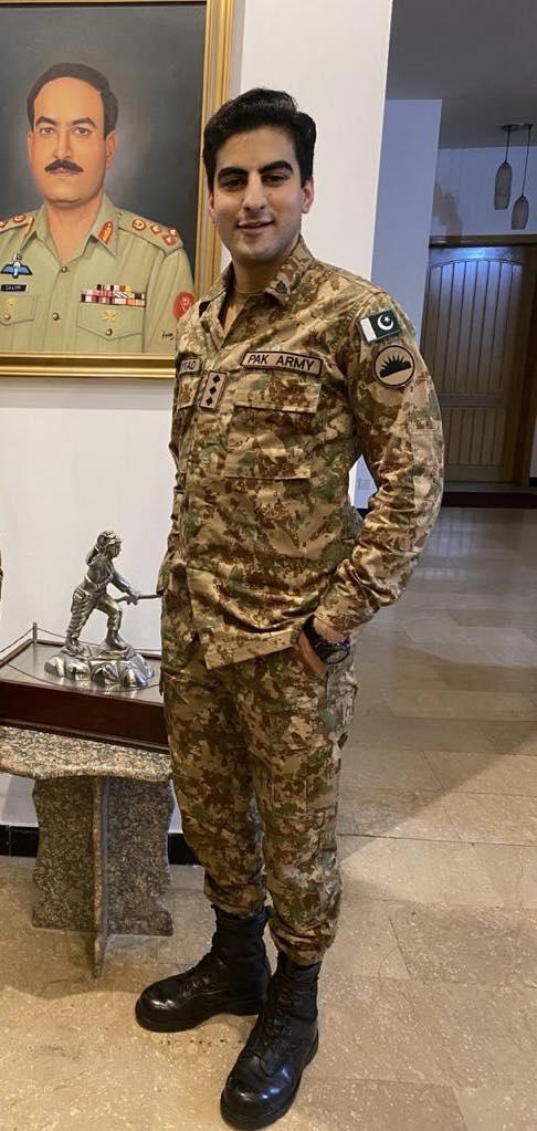😭😭إِنَّا لِلّهِ وَإِنَّـا إِلَيْهِ رَاجِعونَ
 میجر زیاد سلیم رات مچھ بلوچستان میں دہشتگردوں کا جواں مردی سے مقابلہ کرتے ہوئے شہید ہوگئے ۔ 
اللہ کی جنت کے مہمان ہوگئے۔ 
تو سلامت وطن 🇵🇰
تا قیامت وطن 🇵🇰