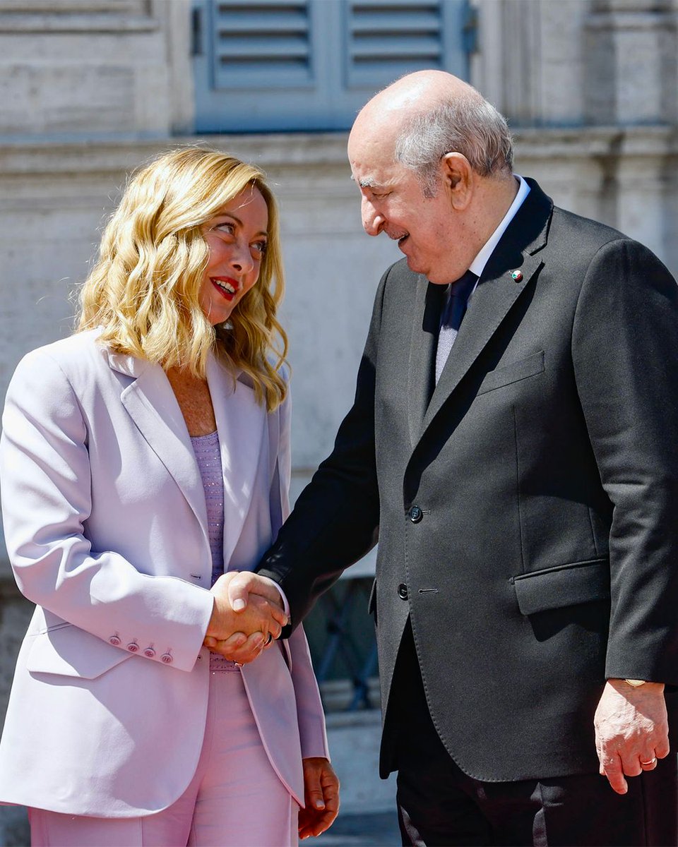 Elena81353537's tweet image. Ieri durante l'incontro con il presidente Algerino la #Meloni a proposito di #Gaza ha detto: "stiamo facendo il possibile perché #Israele cessi gli attacchi"... Molto serenamente vorrei sapere COSA CAZZO STANNO FACENDO???