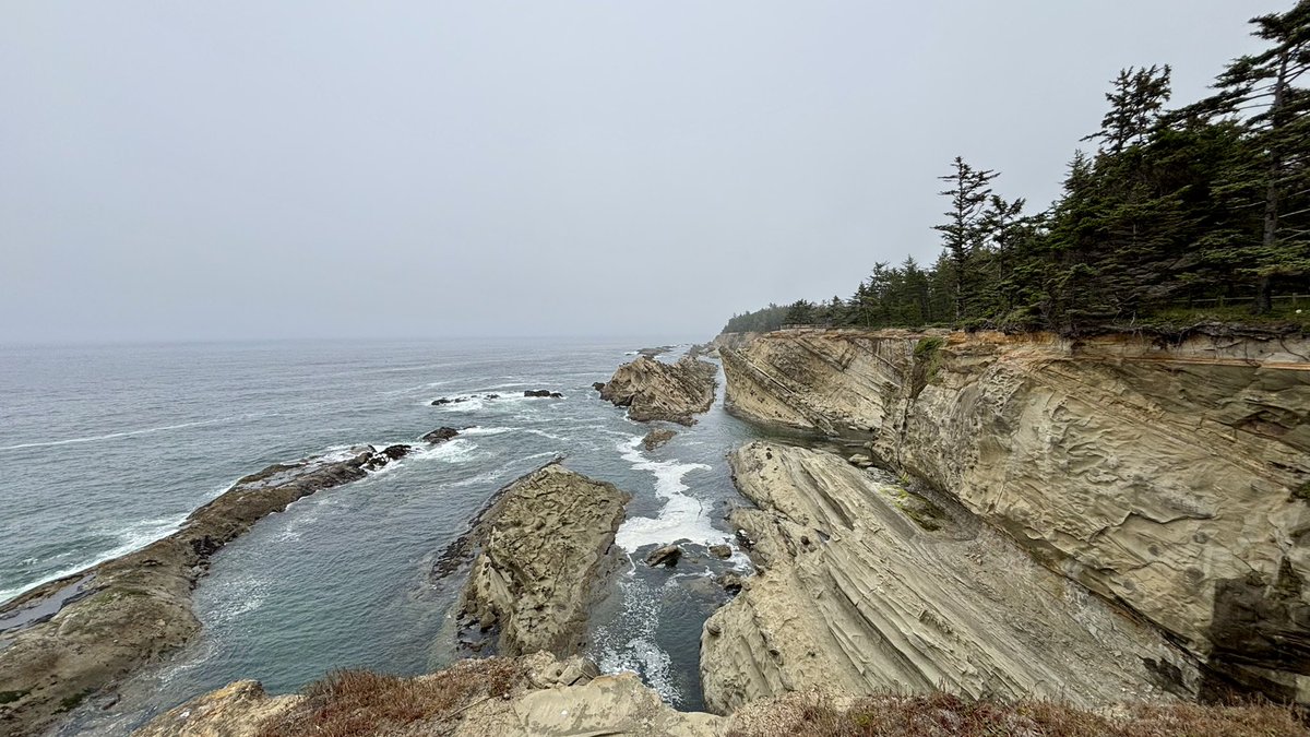 The_Weatherman2's tweet image. Neat sights on the southern Oregon coast on Wednesday! #orwx #OregonCoast