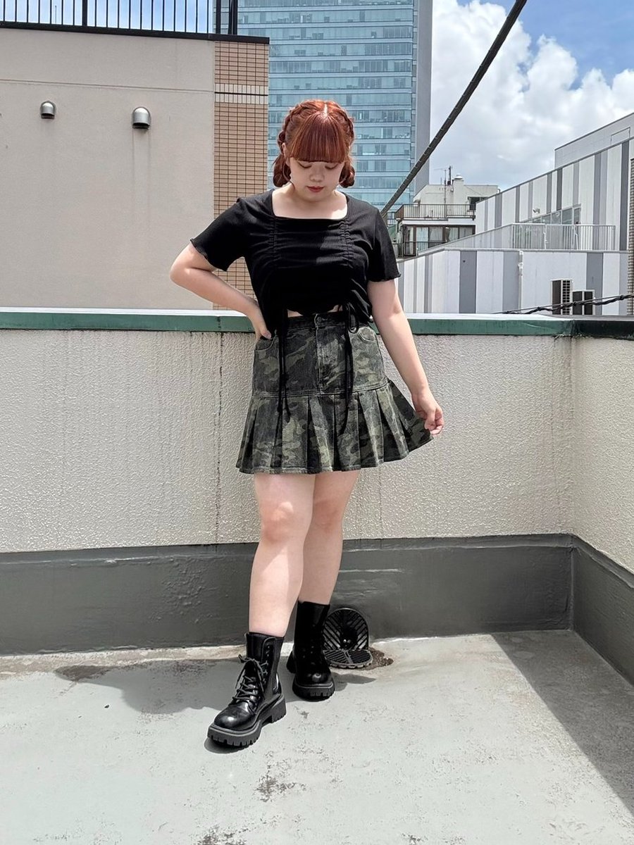 PUNYUS_press's tweet image. トレンドのドロストが可愛いトップスと
迷彩柄がポイントのミニスカを合わせた
夏コーデ🏖️🍉
🎧ドロストトップス
¥4,400(税込) 着用サイズ②
punyus.jp/detail/PN25SS-…
🌴ミリタリープリーツヘムミニスカート
¥5,500(税込)→¥4,400(税込) 着用サイズ②
punyus.jp/detail/PN24AW-…
Staff:159cm