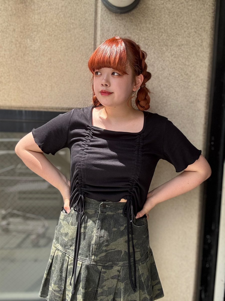 PUNYUS_press's tweet image. トレンドのドロストが可愛いトップスと
迷彩柄がポイントのミニスカを合わせた
夏コーデ🏖️🍉
🎧ドロストトップス
¥4,400(税込) 着用サイズ②
punyus.jp/detail/PN25SS-…
🌴ミリタリープリーツヘムミニスカート
¥5,500(税込)→¥4,400(税込) 着用サイズ②
punyus.jp/detail/PN24AW-…
Staff:159cm