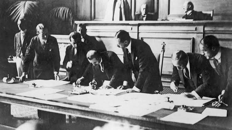 🇹🇷 24 Temmuz 1923’te imzalanan Lozan Barış Antlaşması, Türk milletinin bağımsızlık iradesinin, diplomasi ve hukuktaki zaferidir. Kurtuluş Savaşı'nda kazanılan zafer Lozan'da taçlandırılmış, bu büyük başarıyla Türkiyem , uluslararası sahnede onurlu yerini almıştır. Lozan ’ın