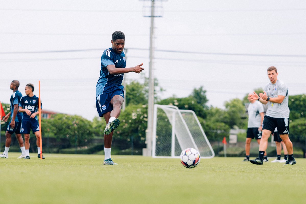 lioncitysailors's tweet image. 24/7 on the ball ⚽️
#allhandsondeck #lioncitysailors