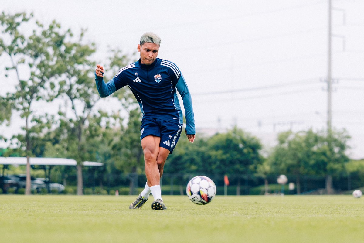 lioncitysailors's tweet image. 24/7 on the ball ⚽️
#allhandsondeck #lioncitysailors