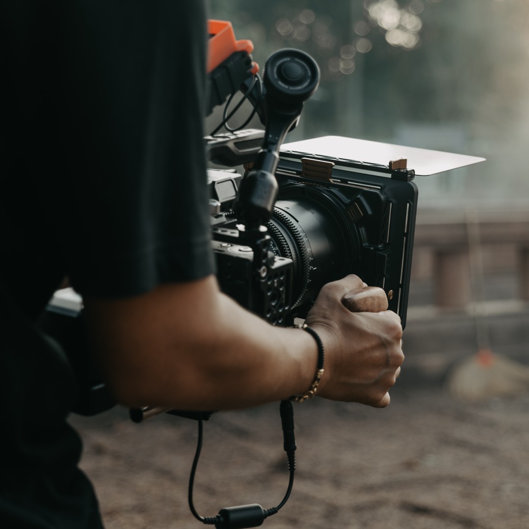 BritishArts's tweet image. 📚 Are you passionate about storytelling?
📽️ Track record in film training, development and production?
😊 Nigerian-led organisations (in partnership with UK-led) can now apply as delivery partners for our Film Lab Africa Phase 2.
🔗 film.britishcouncil.org/opportunities/…
📅 7 August 2025