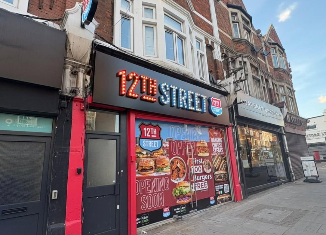 Signspacee's tweet image. 🔥 Light up your location like 12th STREET!
These LED bulb channel letters are bold, retro, and high-impact.
Ideal for high-street visibility.
#Signspace #SignageSolutions #LEDSigns