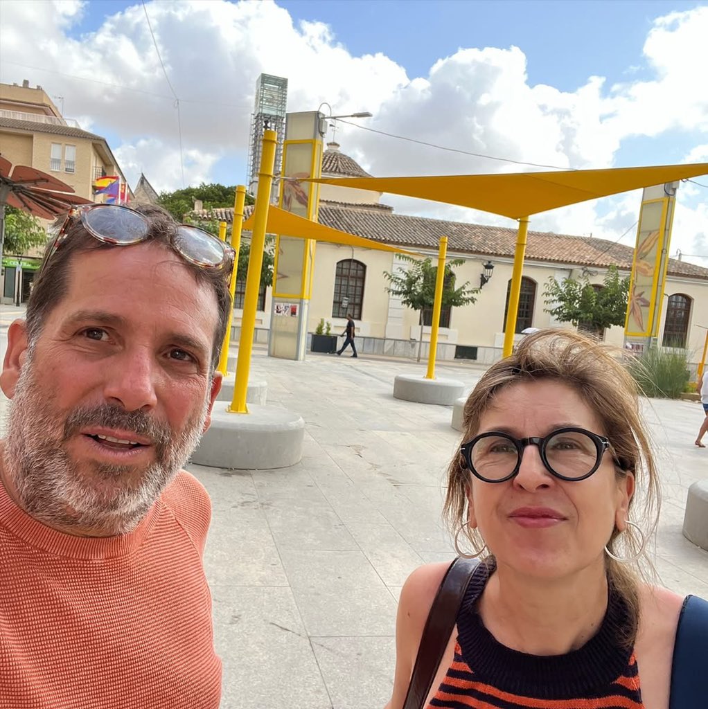 En Torre Pacheco tienen claro que los incidentes fueron dirigidos des de fuera su población.

Celebran el trabajo interreligioso entre la parroquia, Cáritas, los imanes, asociaciones, entre ellas UGT para cuidar la convivencia.

Faltan políticas comunitarias y sociales. 

2/3 🧵