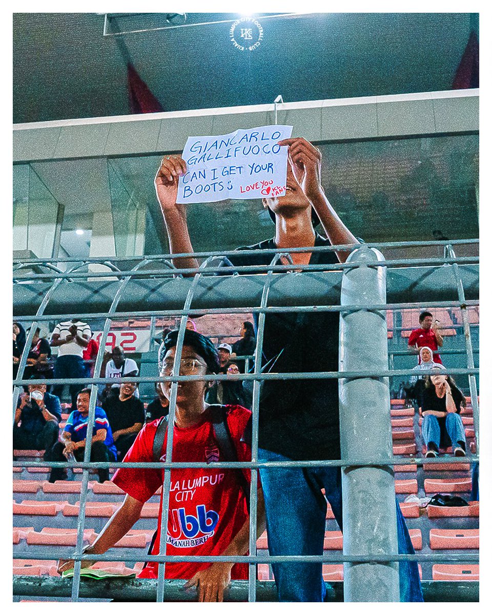 KLCityFootball's tweet image. Thank you Warga Kota! Last night, you showed what it means to be City till the end 🔴⚪️
#klcityfc #sampaimatikualalumpur #cityboys
