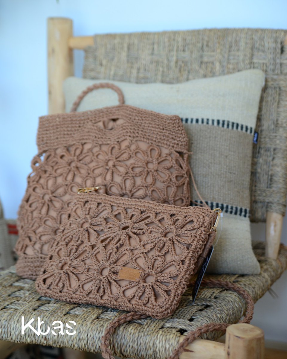 volumbags's tweet photo. Flores, textura y mucho estilo
Este bolso de crochet lo tiene todo para acompañarte esta temporada: es ligero, versátil y con un diseño que no pasa desapercibido. @kbasonline https://t.co/OamZysIVIU
