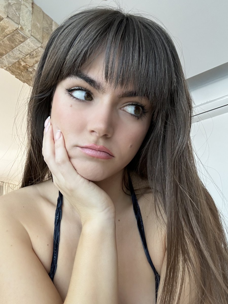 MoreLeahRay's tweet image. When I can't choose between two options, so I ask someone to choose for me & they pick the one I didn't want