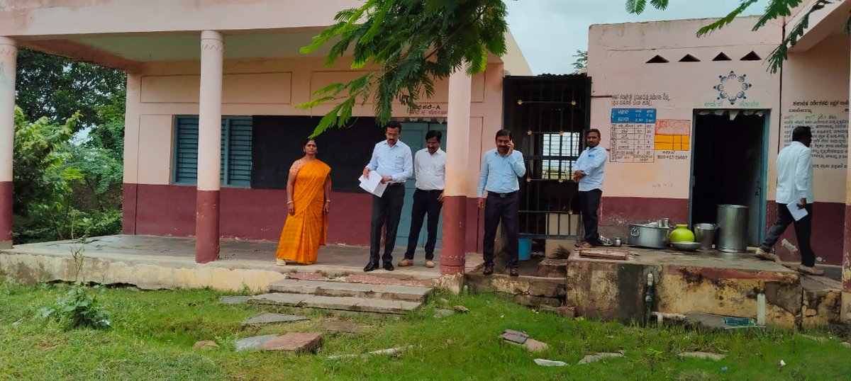 Mgnregn's tweet photo. ಜೆಜೆಎಂ ಕಾಮಗಾರಿ ಗುಣಮಟ್ಟ ಪರಿಶೀಲಿಸಿದ ಜಿ.ಪಂ. ಸಿಇಒ

ಗದಗ ಜಿಲ್ಲೆ ನರಗುಂದ ತಾಲೂಕಿನ ಕಲಕೇರಿ, ಕಣಕೀಕೊಪ್ಪ, ಚಿಕ್ಕ ನರಗುಂದ, ಹಿರೇಕೊಪ್ಪ ಗ್ರಾಮಗಳಿಗೆ ಮಾನ್ಯ ಮುಖ್ಯ ಕಾರ್ಯನಿರ್ವಾಹಕ ಅಧಿಕಾರಿಗಳು ಭೇಟಿ ನೀಡಿ ಜೆಜೆಎಂ ಕಾಮಗಾರಿ ಪರಿಶೀಲಿಸಿದರು. https://t.co/t4BkV5cQ8t
