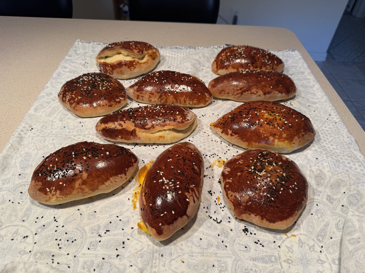 Arkadaşlar çaya bana geldiler ben de onlara sürpriz yaptım. Sanki olmuş gibi. Boyutları yine tutmadi. Bu arada günaydın uyananlar.