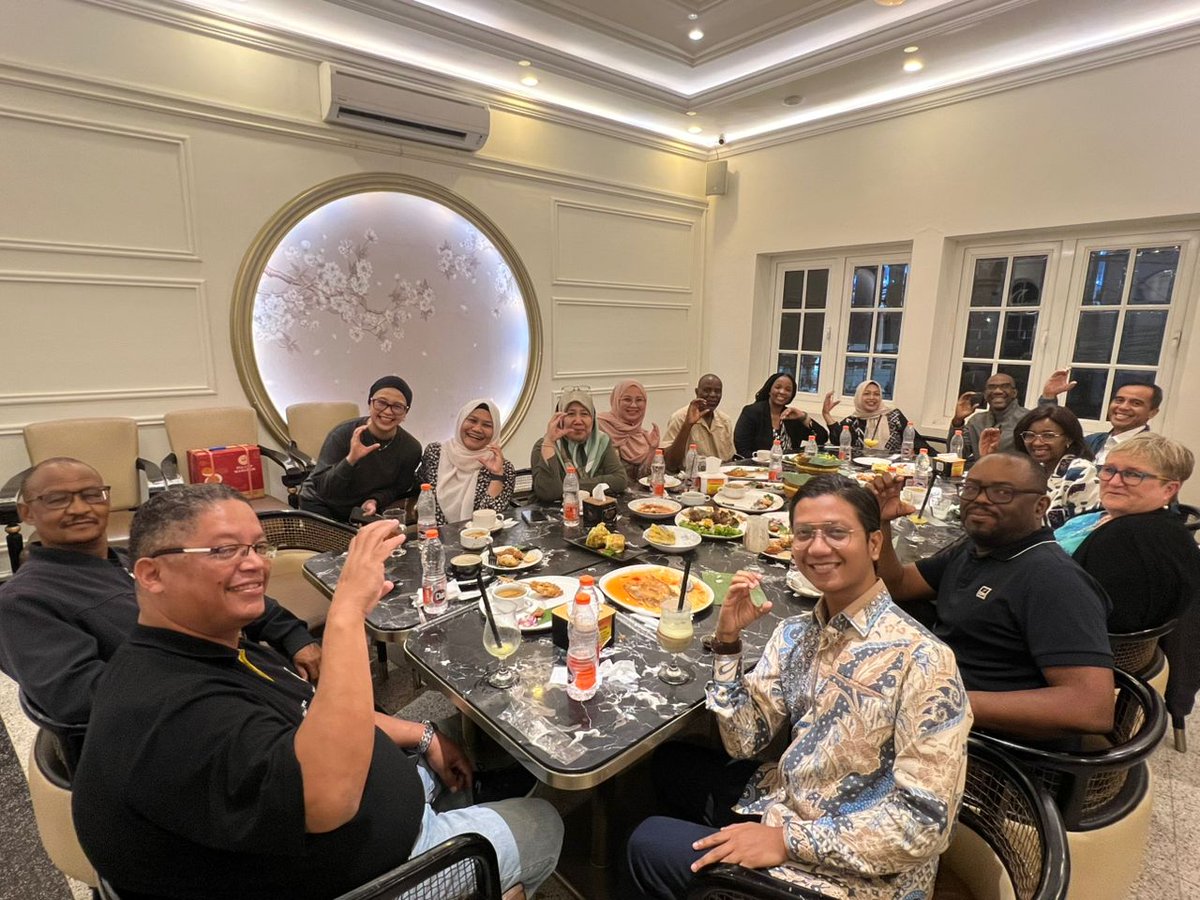 istic_unesco's tweet image. 🇿🇦🇲🇾🇮🇩 The South African STI delegation with @ISTIC_UNESCO, concluded its regional mission in 🇮🇩 with productive exchanges in Malang & Jakarta. The visit strengthened academic & institutional ties, reinforcing shared goals in STI & higher education. 🤝