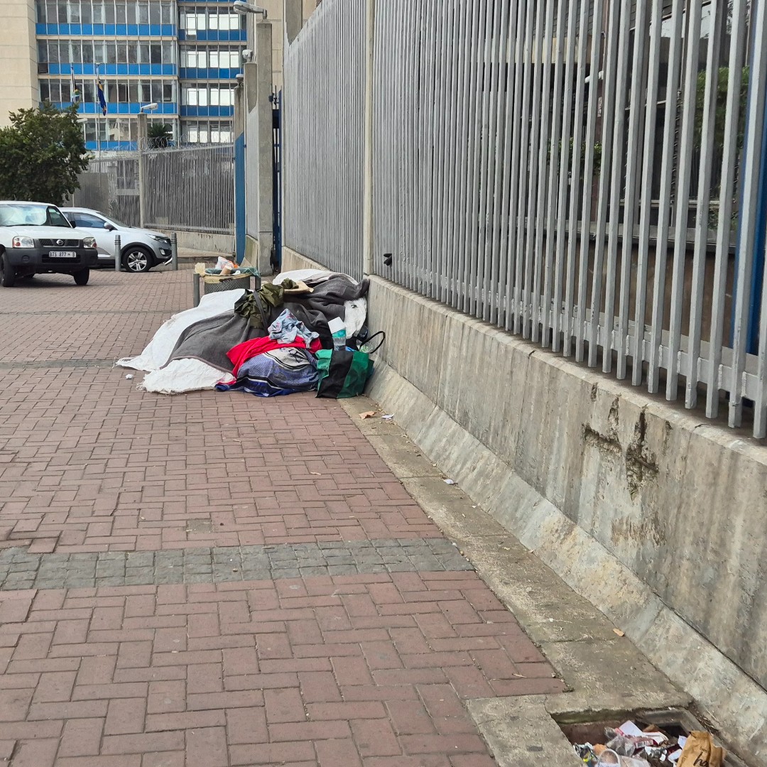 DA_GPL's tweet image. Shopkeepers in Joburg CBD face:
🔹 Armed robberies
🔹 Power outages
🔹 Zero police support
🔹 Hijacked buildings
Lesufi’s crime denial is killing the inner-city economy.
The DA demands urgent intervention! #DAatWork #RescueSA #DA_GPL #GPCrime
Read more: open.substack.com/pub/dagpl/p/le…