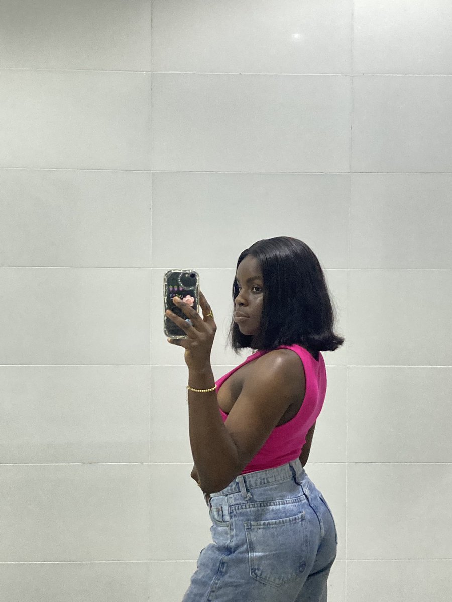 qwineno18's tweet image. Pink isn’t just a color it’s a whole mood💃🏽🌺
Now I know why @lushhairnigeria uses it as their brand color🩷🌸
Good Morning Xtizens 🩷