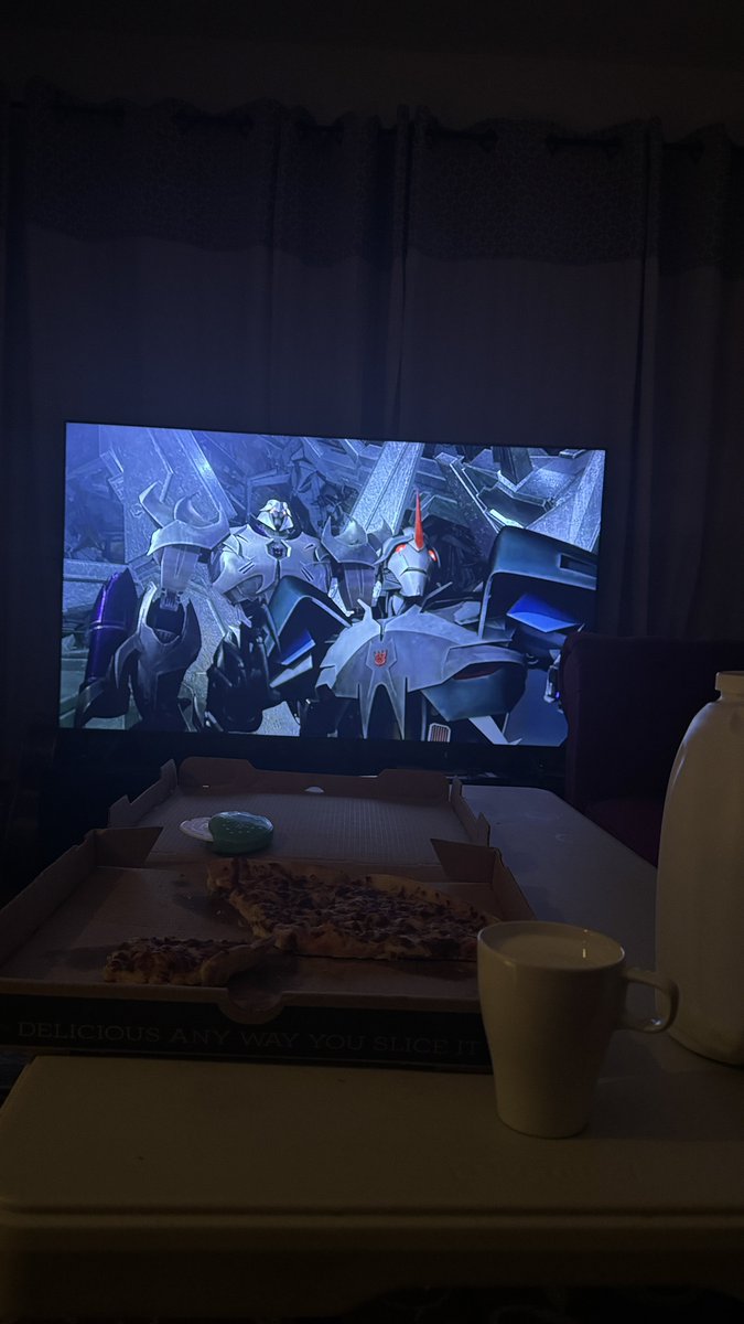 zahzahdeltweets's tweet image. hanging out with people during summer is cool n all but this is what its really about 馃槢