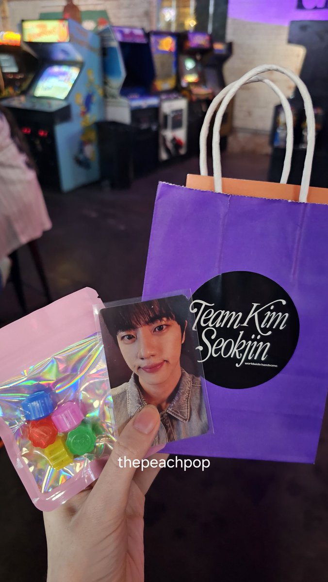yoongismandu's tweet photo. #RunARMYGameNight! We got a Jin pc, the pieces to play gonggi, they had themed drinks, and we got to play retro arcade games! At the end, we recorded a video for Jin saying "Run Seokjin," and there was a raffle for Team Kim Seokjin shirts!
#RUNSEOKJIN_epTOUR_DALLAS https://t.co/eoAn9uR3Tv