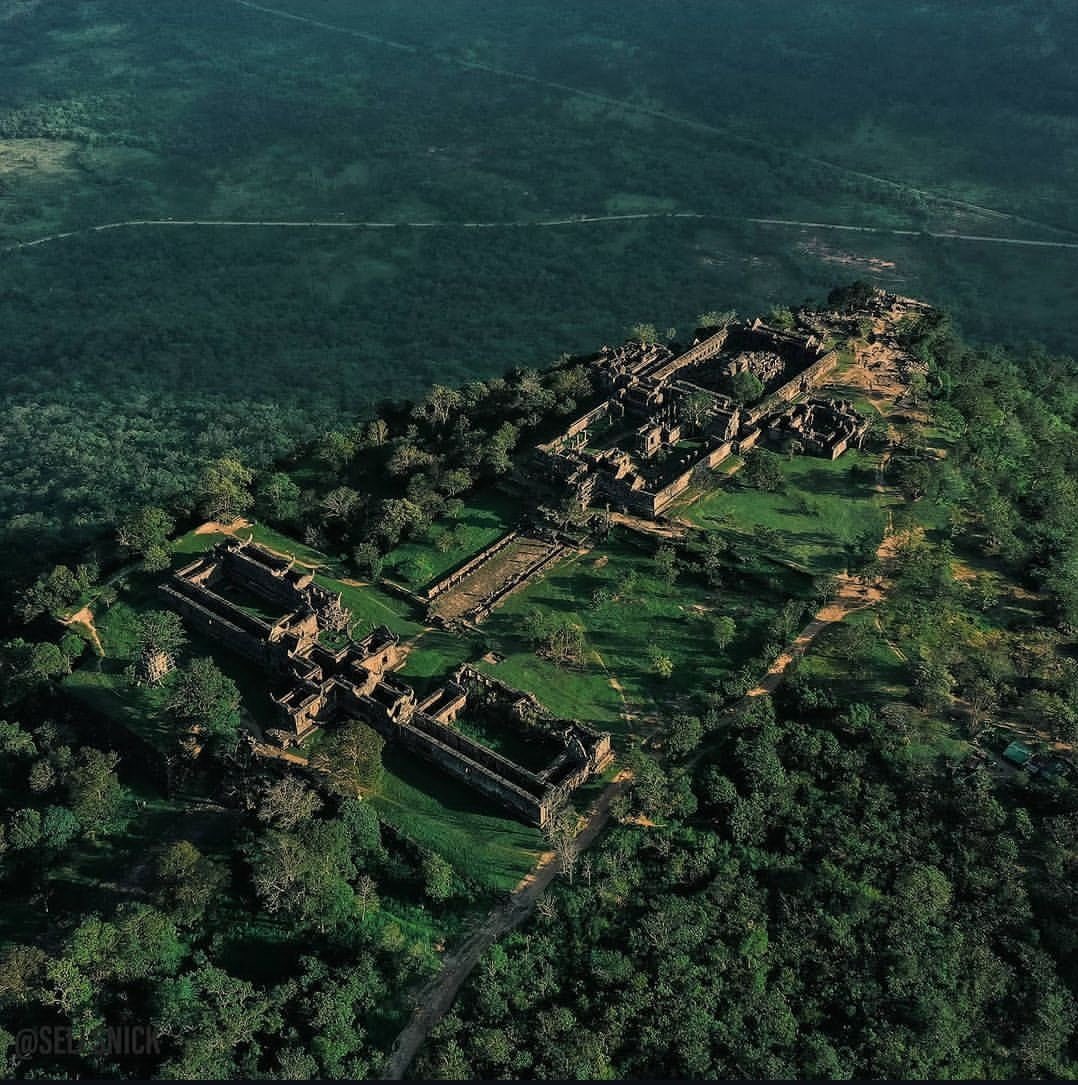 IndicSocietee's tweet image. Two Buddhist Nations fighting over a Shiva Temple. The temple is not just a religious site but a symbol of national pride for both countries
👉 In 1962, ICJ awards the Khmer era Preah Vihear Temple to Cambodia
👉 Ownership of surrounding land (4.6 sq km) was left ambiguous,…