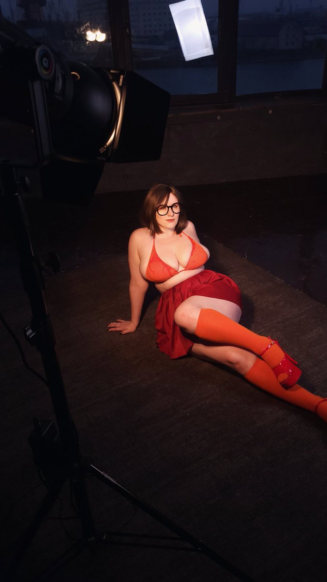 Lissaliss12's tweet photo. #velma #velmacosplay #scoobydoo #scoobydoocosplay #sexycosplaygirls #cosplay #cosplaygirls #cosplayergirl #sexygikgirl #sexycosplay https://t.co/uhcdR9b7eN