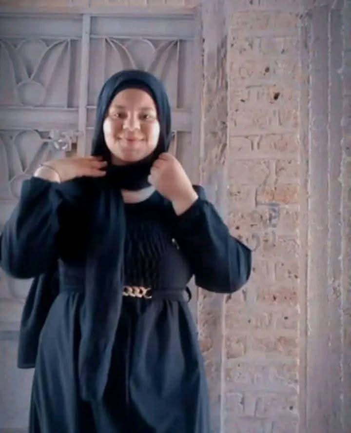 السلام عليكم البنت دي عامله حادثة عند كوبري الثقافه وحالتها الصحية مدمرة وتليفونها جديد ومفهوش شريحة وملقناش فيه غير الصورة دي يأريت الي يعرف اهلها يبلغهم انها موجودة ف مستشفي دار الشفاء ياريت الكل يشير البوست لان حالتها الصحية في تدهور وجزأكم الله خيرأ