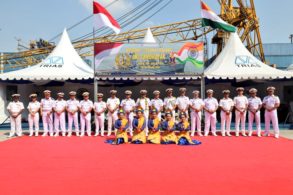indiannavy's tweet image. Forging Waves of Cooperation
#INSSandhayak, the first indigenous Survey Vessel Large, on its maiden visit to #Indonesia arrived in Jakarta for a three-day visit, deepening hydrographic cooperation.
The visit is a reflection of #India’s commitment to regional maritime…