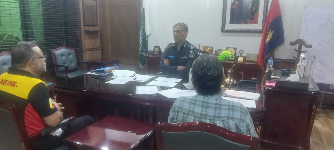 SouthDig's tweet image. DIG South Syed Asad Raza held an important meeting with representatives of courier co in Karachi
The meeting focused on the misuse of courier services for transporting prohibited items.
It was agreed to develop SOPs for internal checks and close coordination with law enforcement