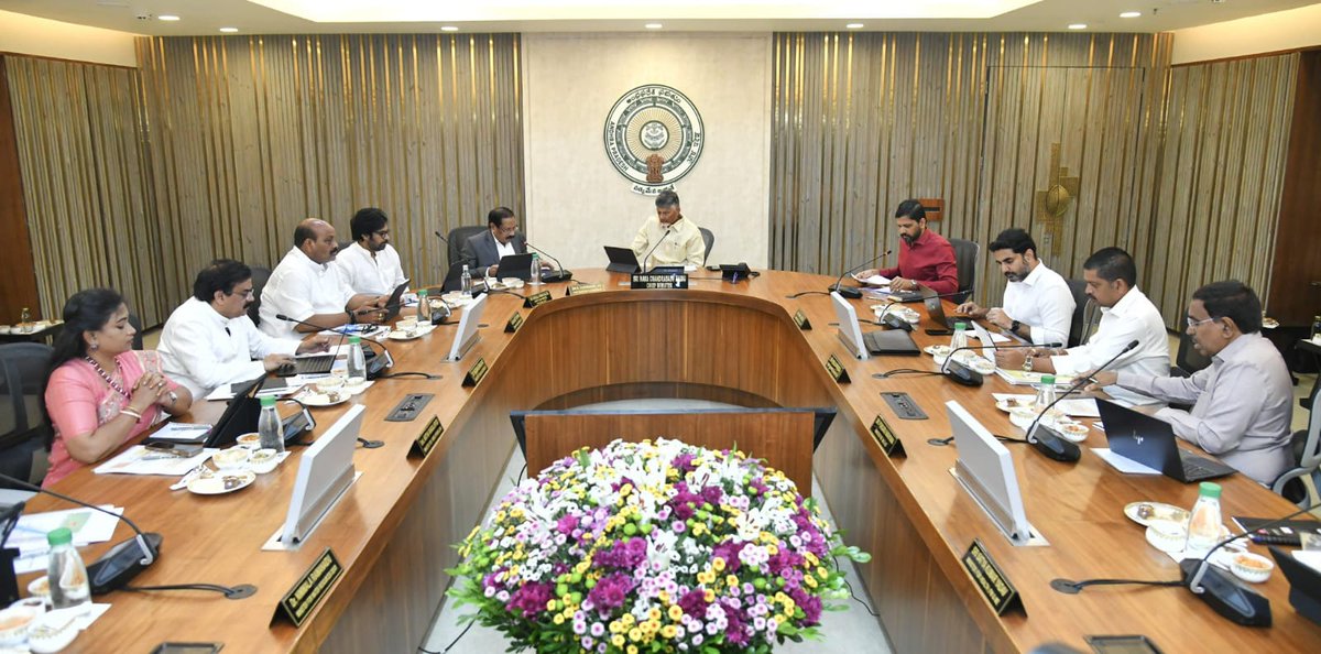 PrasannaNalle's tweet image. ఆంధ్రప్రదేశ్ సచివాలయంలో క్యాబినెట్ సమావేశంలో పాల్గొన్న ఉప ముఖ్యమంత్రి శ్రీ పవన్ కళ్యాణ్ గారు
@PawanKalyan @APDeputyCMO