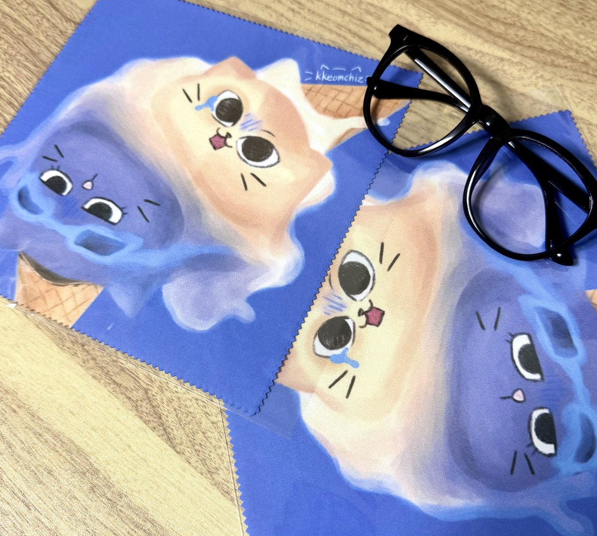 보넥도 콘서트 나눔 안경닦이 실물

첫콘 9장, 중콘 9장 총 18장
부채랑 같이 드립니다. ✰선착순✰