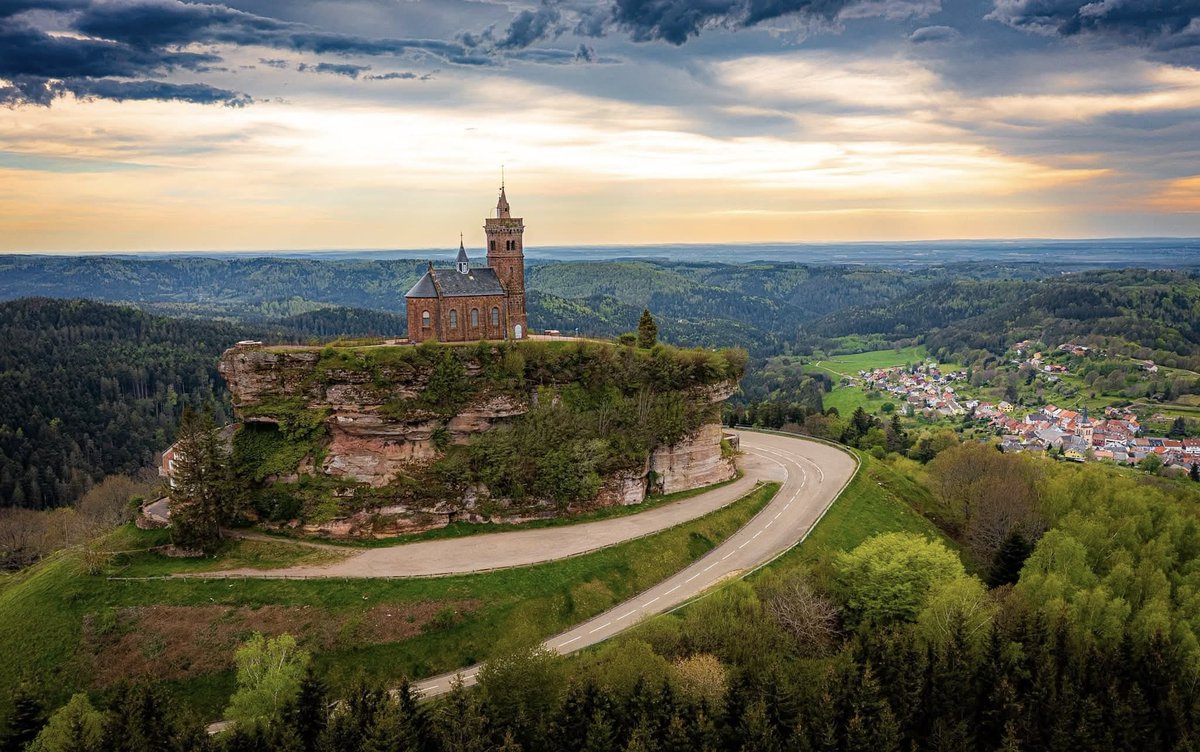Prefet67's tweet image. #ecologie 🌲| Le Comité de Massif des Vosges s’est réuni à Dabo (57) ce 16 juillet pour agir en faveur :
✅ Du développement durable
✅ De la transition écologique
✅ D’un tourisme quatre saisons responsable
✅ Du soutien aux initiatives locales sur tout le massif
Dans le…