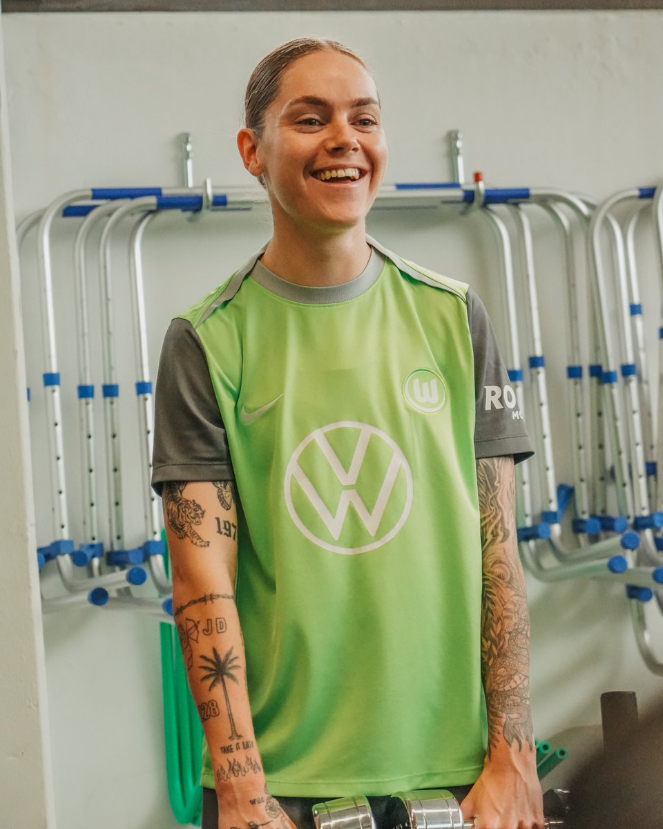 VfL_Frauen's tweet image. Happy Birthday, Sharn! 🎂
Wir wünschen dir für dein neues Lebensjahr viel Gesundheit, sportlichen Erfolg und persönliches Glück. 💚🐺
Welche Glückwünsche möchtet ihr Sharn mit auf den Weg geben? 👇
#VfLWolfsburg #VfLWolfsburgFrauen #Wölfinnen