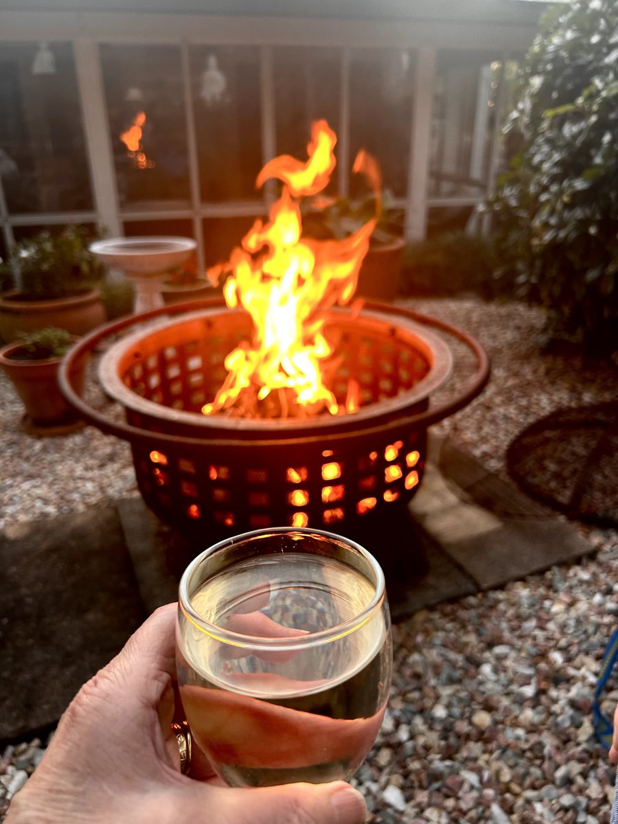 PatriciaLongw10's tweet image. Cheers