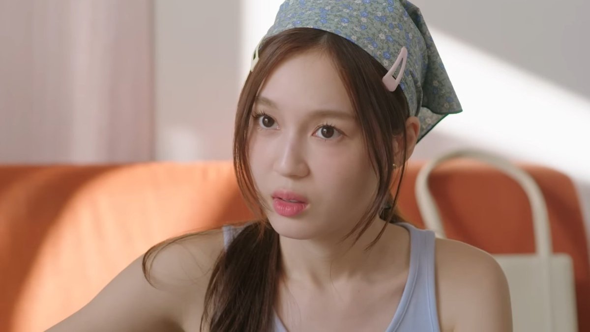 lovecentrics's tweet image. couldn't get enough on how beautiful she looked when wearing blue bandana with smol hairpins
MAEWNAM IS THE WAN
#WhaleStorexoxoEP5