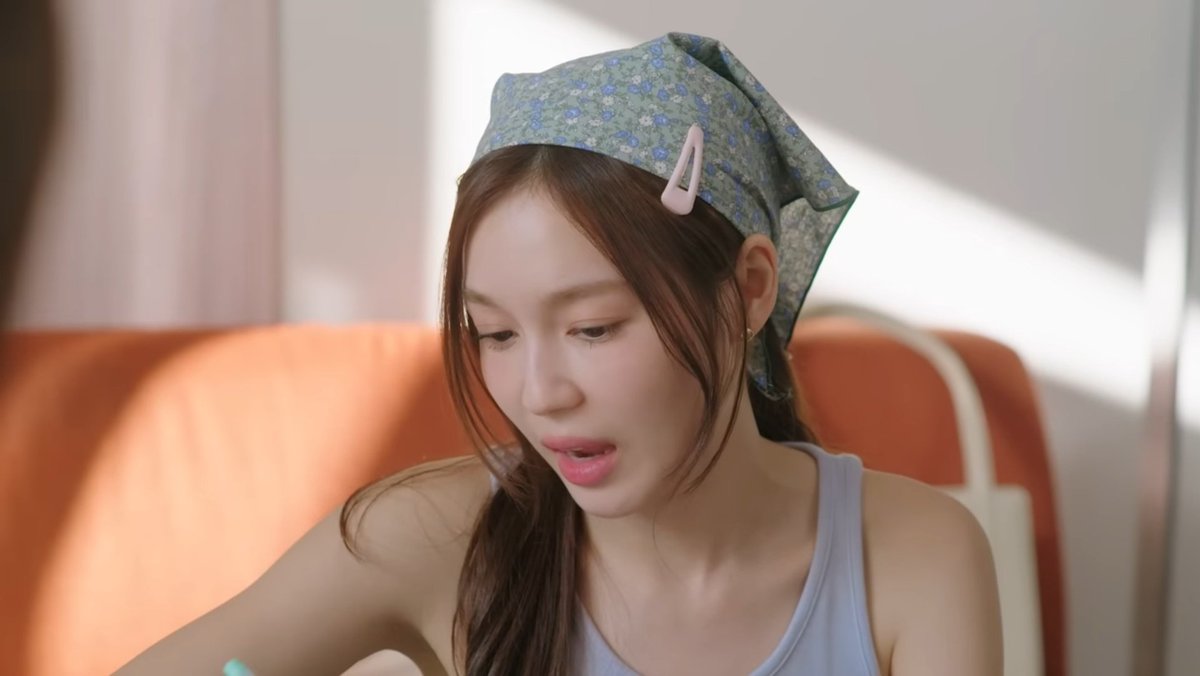 lovecentrics's tweet image. couldn't get enough on how beautiful she looked when wearing blue bandana with smol hairpins
MAEWNAM IS THE WAN
#WhaleStorexoxoEP5