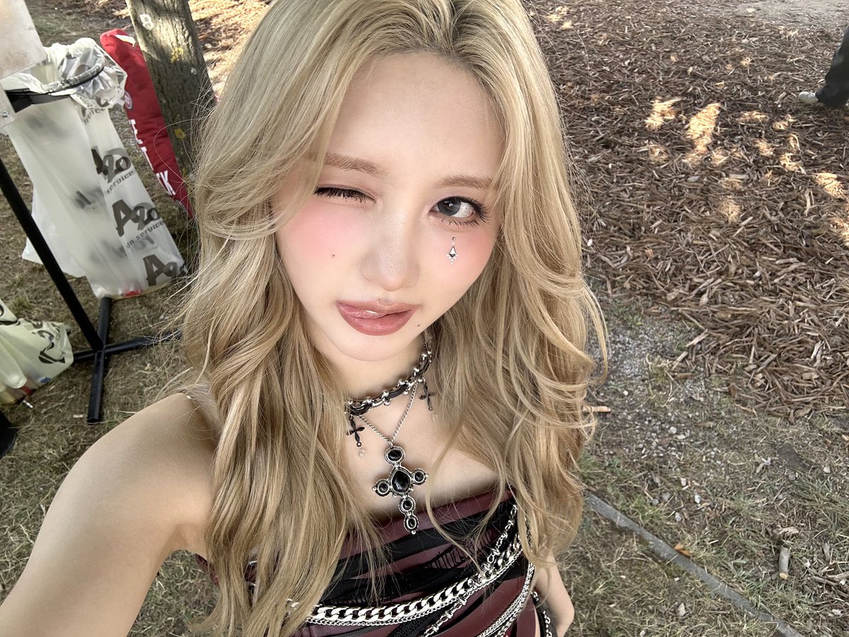 gaeul pics tweet media