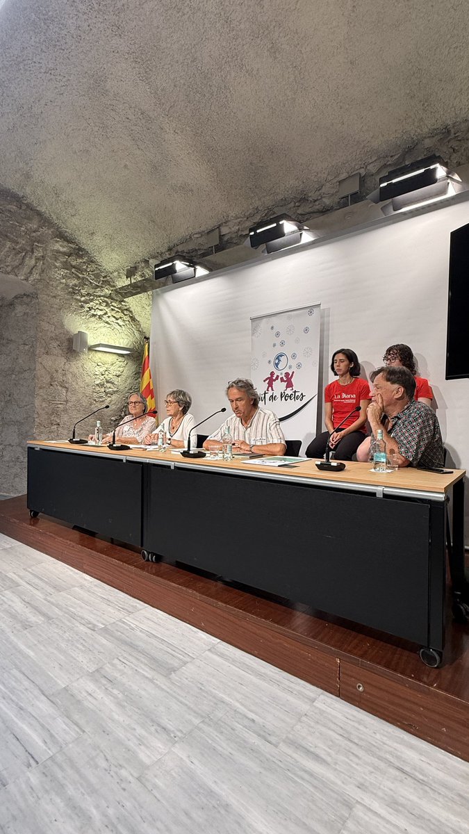 MPeraferrer's tweet image. Ja hem presentat NIT DE POETES 2025.
&quot;La segona part de l&apos;espectacle,el 19 de setembre, es dedicarà a la &quot;contradicció entre l&apos;industrial i el poeta&quot; del prolífic Josep Tharrats.Un espectacle teatral escrit i dirigit per l&apos;actor Martí Peraferrer Vayreda&quot;.
diaridegirona.cat/cultura/2025/0…