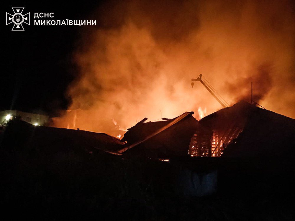 SavchenkoReview's tweet image. 🇺🇦 Zelensky: Yesterday, at a meeting in Istanbul, the Russian side was again offered an immediate and complete ceasefire. In response, Russian drones are hitting residential buildings and the Privoz in Odessa, high-rise buildings in Cherkasy, the energy infrastructure of the…