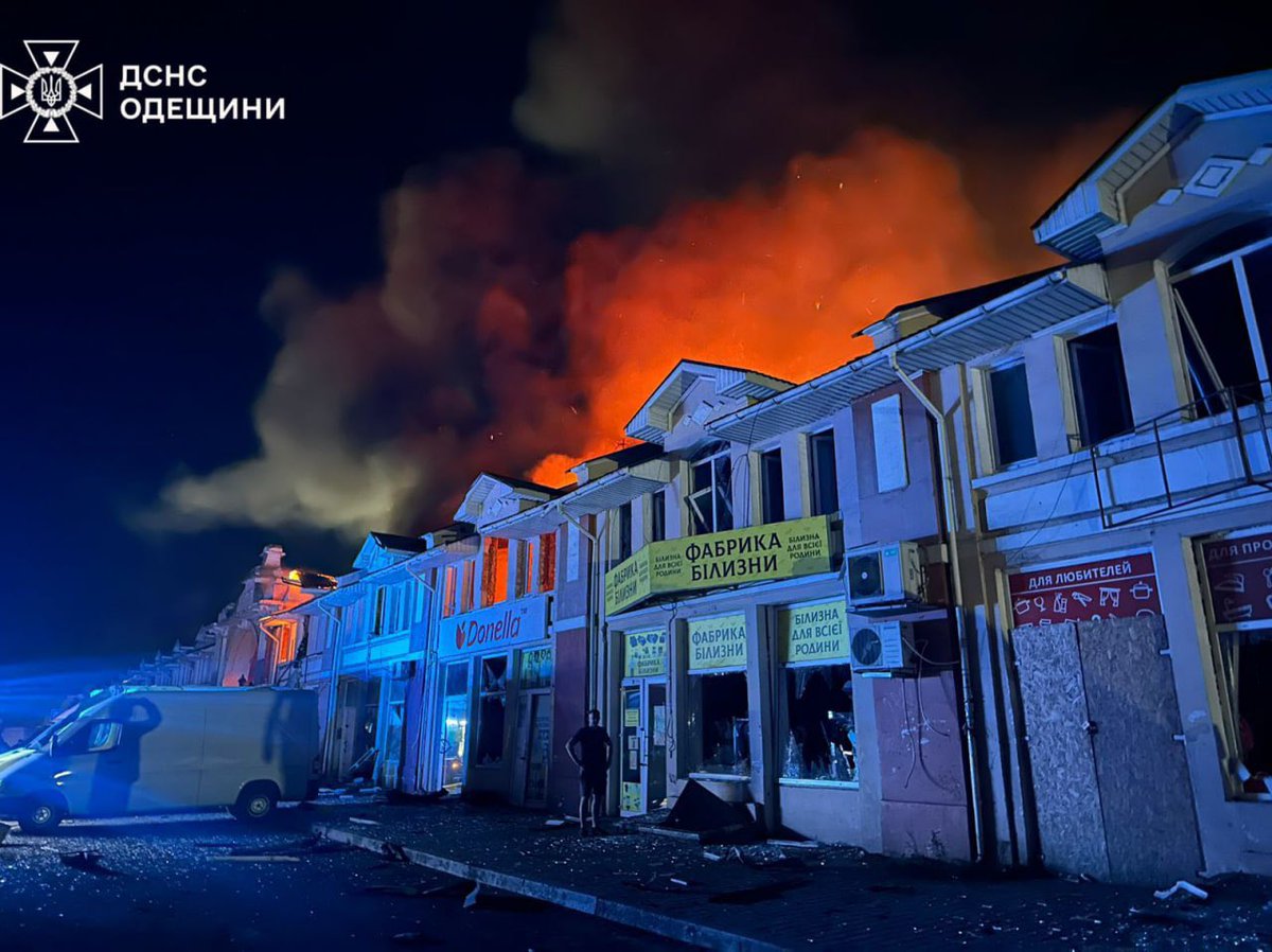SavchenkoReview's tweet image. 🇺🇦 Zelensky: Yesterday, at a meeting in Istanbul, the Russian side was again offered an immediate and complete ceasefire. In response, Russian drones are hitting residential buildings and the Privoz in Odessa, high-rise buildings in Cherkasy, the energy infrastructure of the…