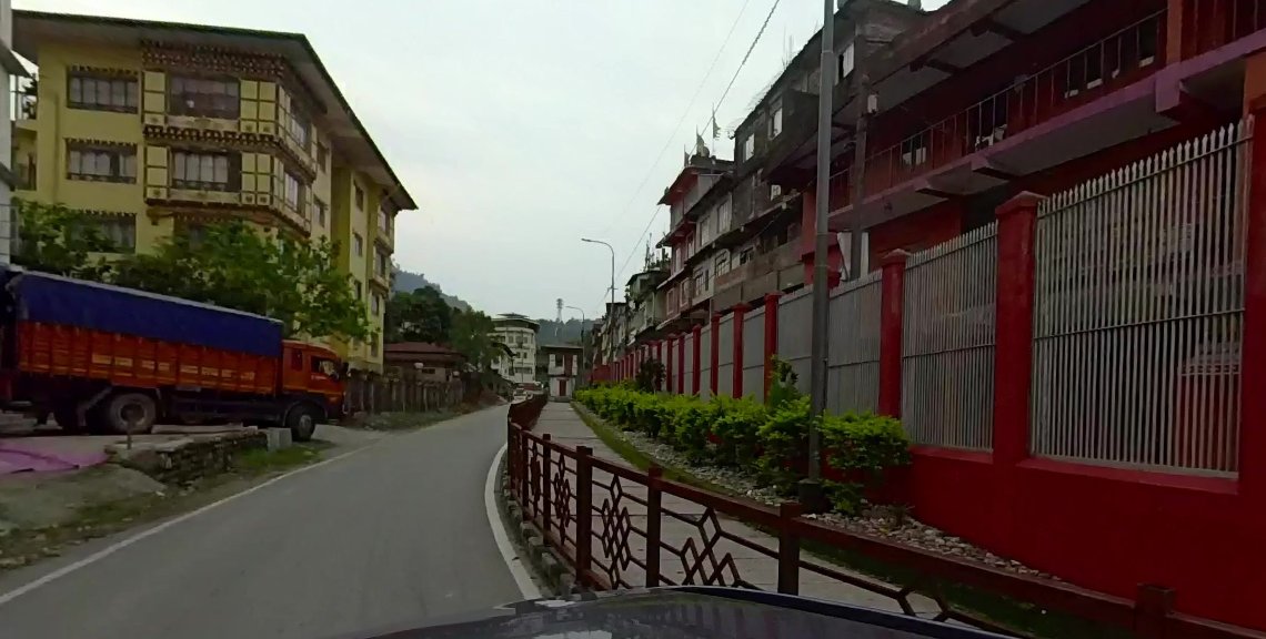 Arawn_scilla's tweet image. India Bhutan border... Beautiful