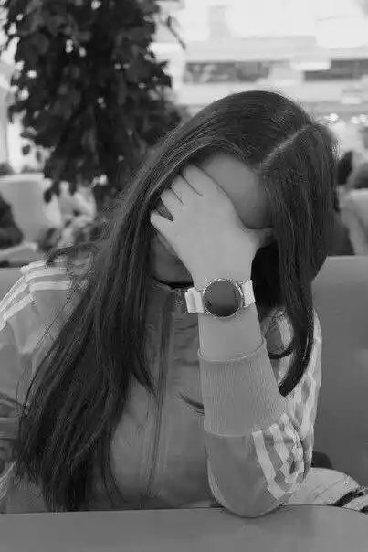 Kabhi kabhi mere dil mein khayl aata hai...
Ke kaash apne ache mood ko bhi preservatives ke saath rakh sakti... 
Kyunki ye dunia virus 🦠 bacteria ki trah kharab kar deti hai..😣

#LifeGlimpse 💫
#Silentsoul ✍🏻