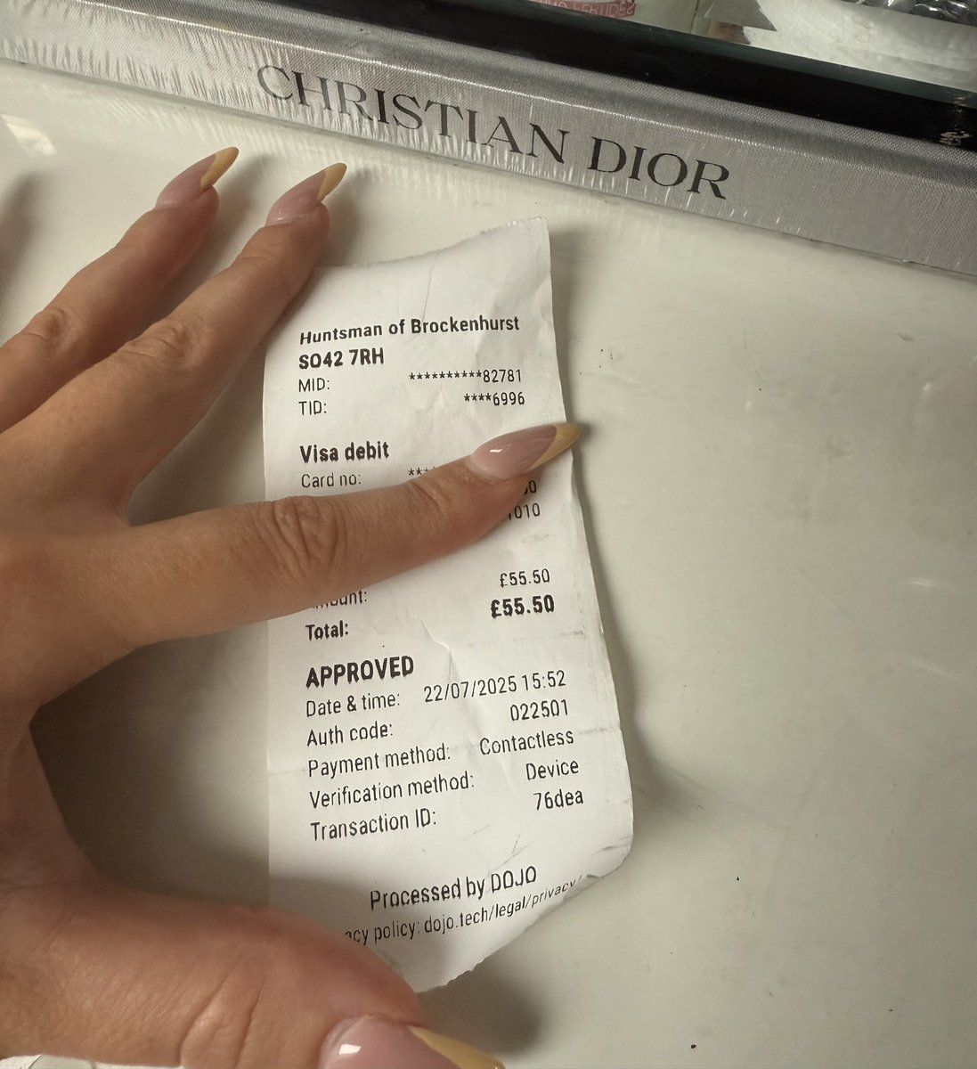 Just found this in My bag from when I took My bf out for his Birthday lunch on Tuesday. 

Which good little cuck is covering it? You can actually round it up to £60 to cover our dessert too! 

£60 🫰🏼