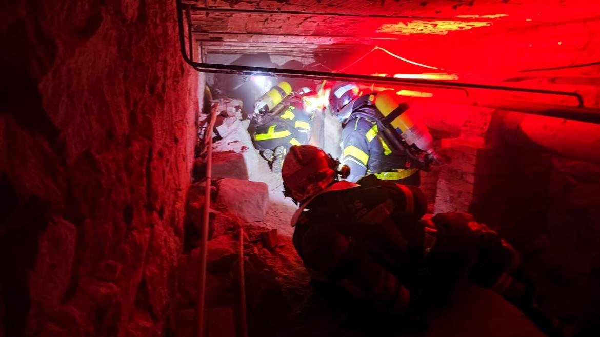j_asanchez's tweet image. Más de 1.700 bomberos en activo en 2025, nuevas incorporaciones cada año y relevo generacional a los 62 años desde 2028.
Desde la @ComunidadMadrid aprobamos un acuerdo 2025–2028 con mejoras salariales, formación y reconocimiento a unidades especiales como Rescate en Altura y…