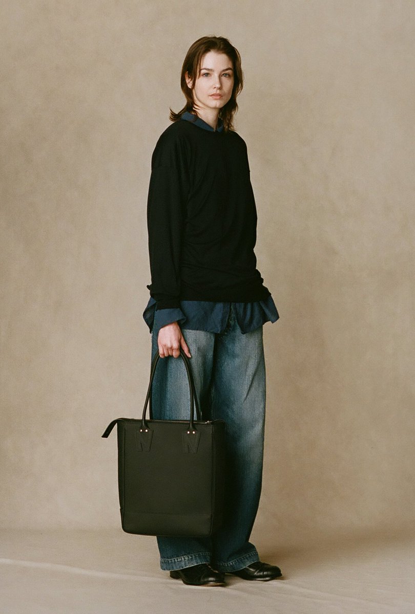 kendam_com's tweet image. Niceness Fall Winter 2025-2026 collection lookbook kendam.com/news/lookbooks…

#Niceness #FW25 #AW25 #Lookbooks #Tokyo #Fashion #Kendam
