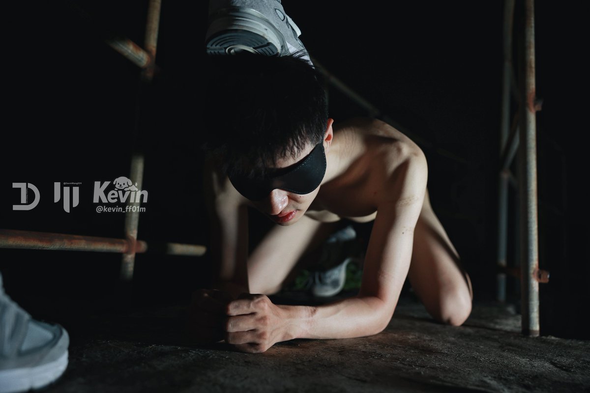 哎呀一不当心就被帅哥偷袭了
可恶，下次一定不能不穿裤子出门，不然就会被盯上榨干的呜呜呜

👶：<a href="/Kevin_ff01m/">Kevin</a> 
🌟：<a href="/7D521741/">77</a> 
📷：<a href="/GavinWang524/">🌈 忘川</a>