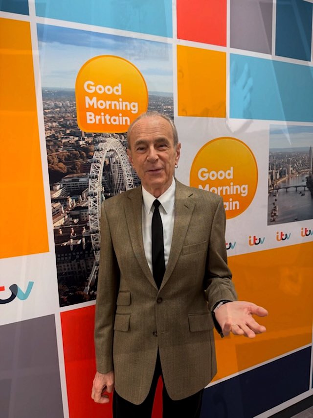 Status_Quo's tweet image. Behind the scenes from @GMB
Are you tuned in? Watch now on ITV, STV or stream on ITVX
#francisrossi #gomor #statusquo #songbook #FR25 #tour #GMB #goodmorningbritain
