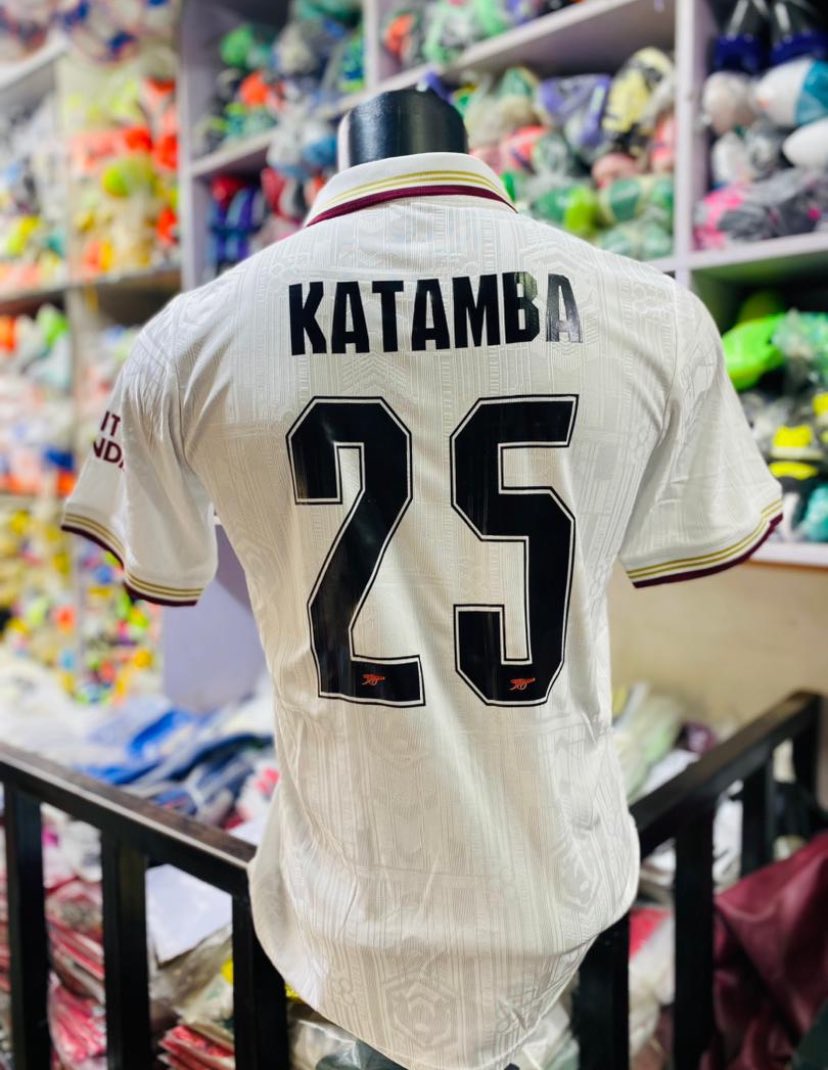 ATANANSI3's tweet image. Zubimendi &quot;Ugx 5&quot;
Arsenal third kit available at my outlet
Dm or use the number onto my bio for business