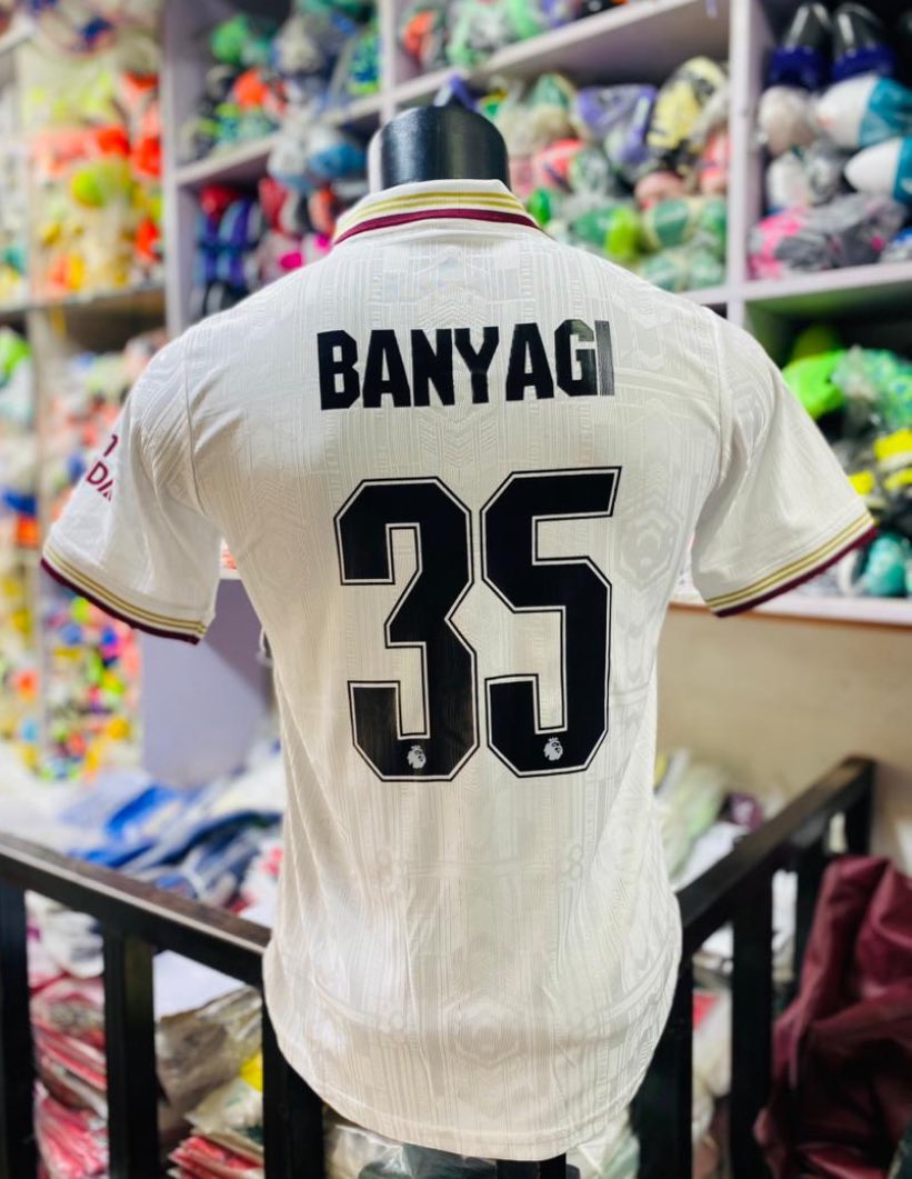 ATANANSI3's tweet image. Zubimendi &quot;Ugx 5&quot;
Arsenal third kit available at my outlet
Dm or use the number onto my bio for business