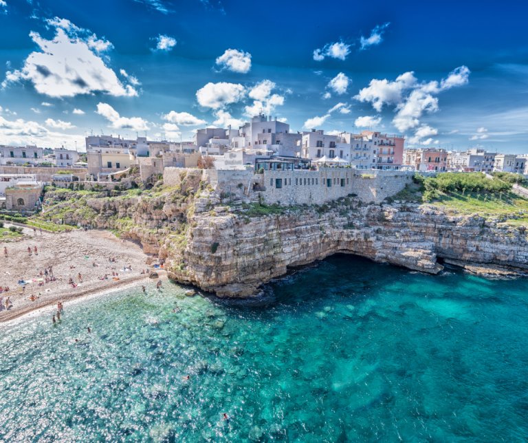 "Luce diffusa, splendore. L’estate è essenziale e costringe ogni anima alla felicità.”
André Gide"
 
#LuoghiDEstate 
#VentagliDiParole 

Baia dei Turchi. Otranto 

<a href="/672Cilia/">Giusi </a>
