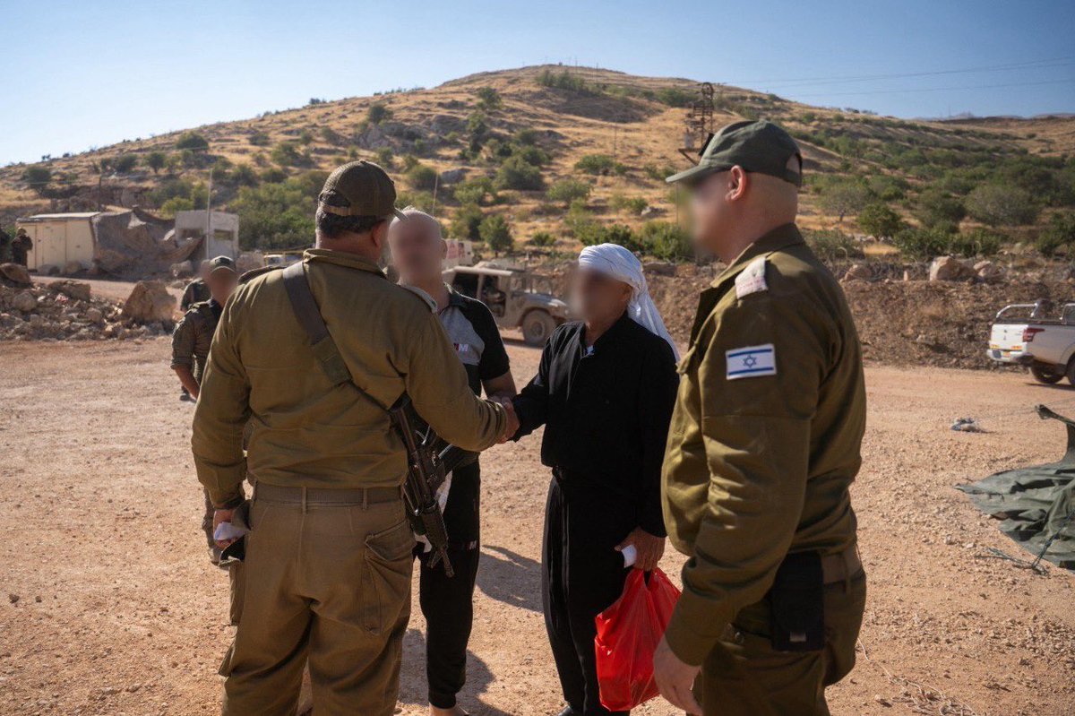 RamiRahamim's tweet image. Spokesperson for the IDF: Footage from the opening of the forward mobile facility for sorting and treating the wounded in Syria.