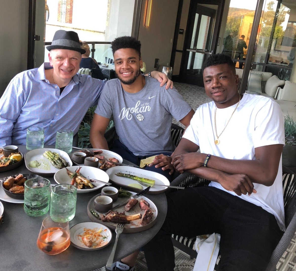 learntolead100's tweet image. Throwback Thursday. Catching up with old friends and a ton of food the Four Seasons Westlake @FSWestlake makes for a great weekend unwind! Thank you, Juwan @juwanmorgan and Thomas @nolimittb31 for making the effort to visit and reminisce about that championship season!