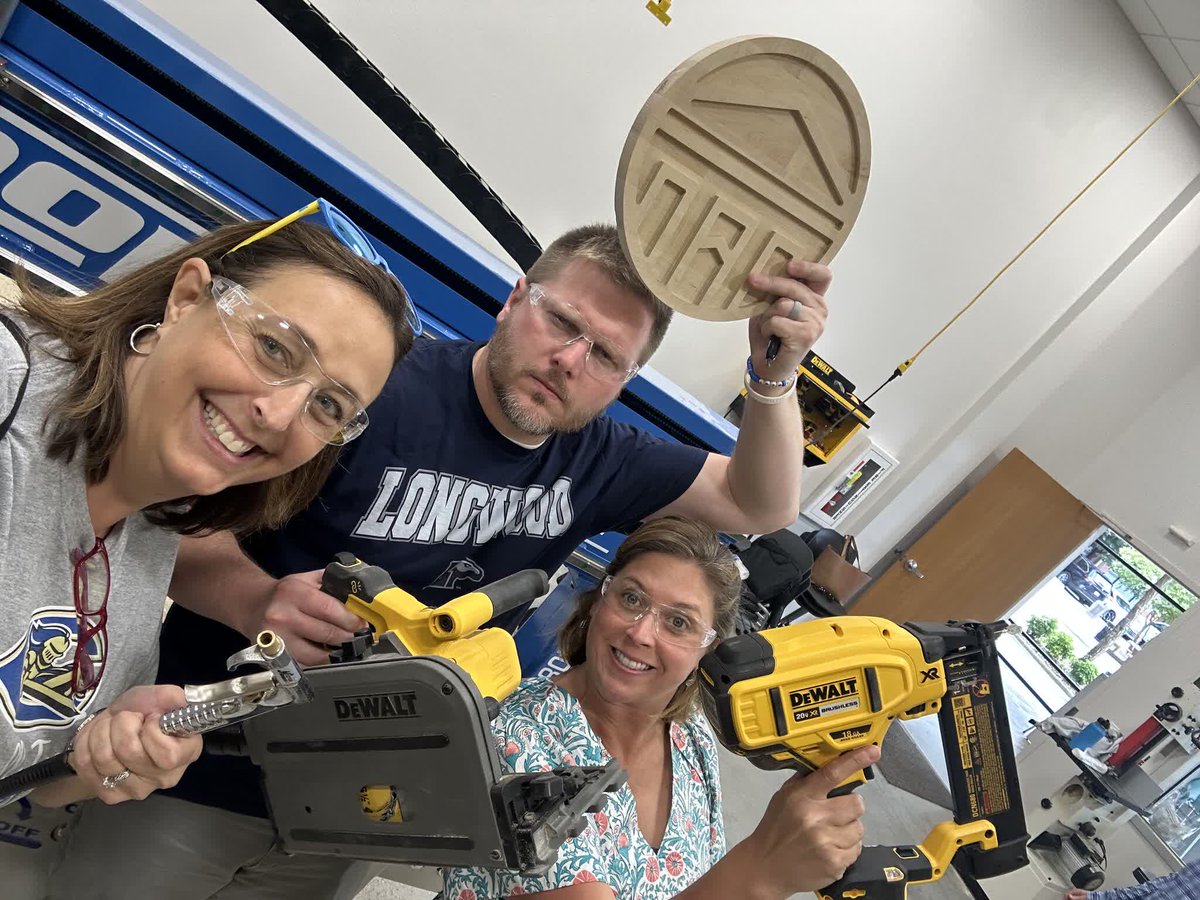 LongwoodCGPS's tweet image. These @CuCPS administrators (and proud @WoodULead1839 and endorsement alumni) are preparing to kick off the new school year! They crafted a wooden Rotunda together at the SEED Hub, a symbol of their shared roots and commitment to shaping what's next! #lwgradstudies #longwoodu